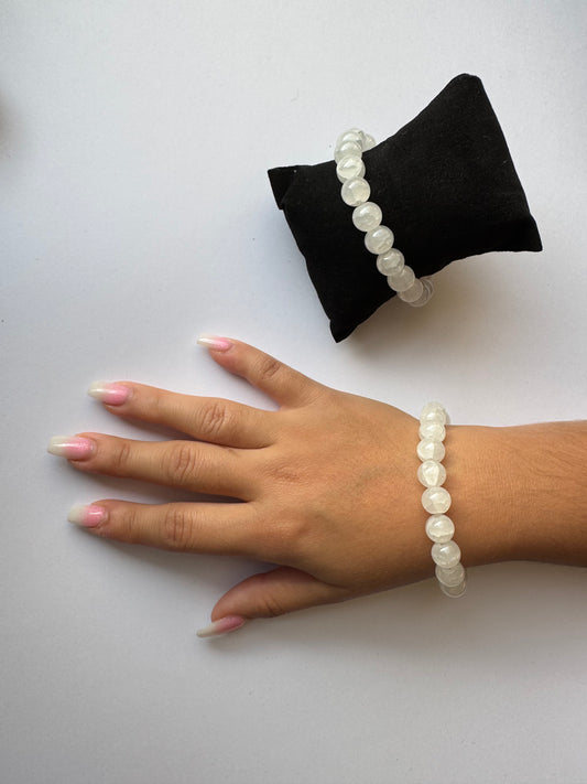 White Basic Glass Bead Bracelet